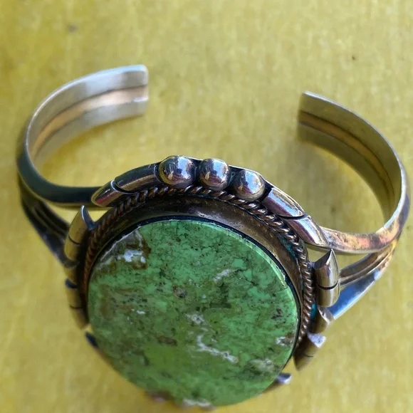 Vintage Navajo Sterling Silver Gaspeite Cuff Bracelet Signed  “KM” UNISEX - Picture 10 of 17